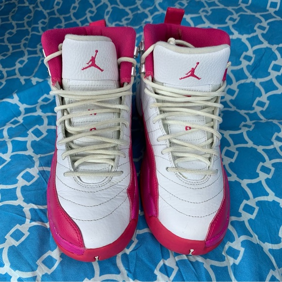 Nike Women’s size 7 Air Jordan 12 vivid pink retro og GG ladies sneakers wmns - Picture 3 of 11